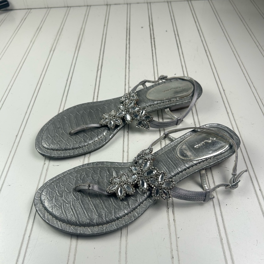 Nina Vintage Keegan Royal Embellished Silver T-Strap Sandals Women’s Size 7.5 - Picture 4 of 9